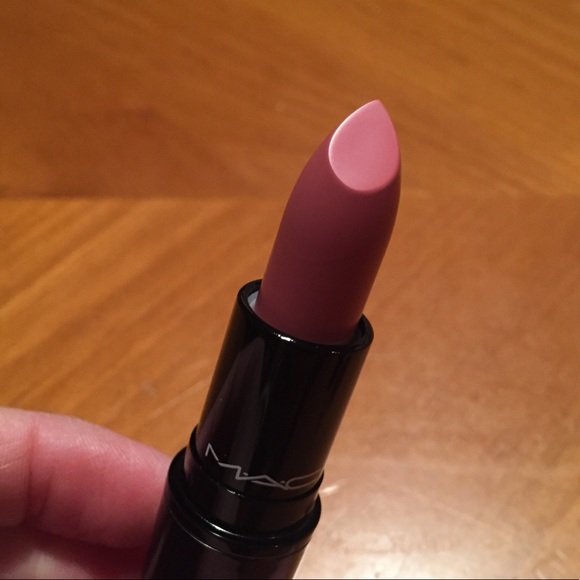MAC Love Me Lipstick Laissez-Faire π - Picture 9 of 16